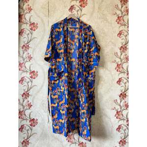 Robe kimono légère en coton imprimé floral à la main, peignoir doux tissé - Product Image 1