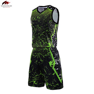 Uniformes de baloncesto de poliéster 100% personalizados nuevo conjunto transpirable de verano con diseño impreso hecho en Pakistán - Product Image 4