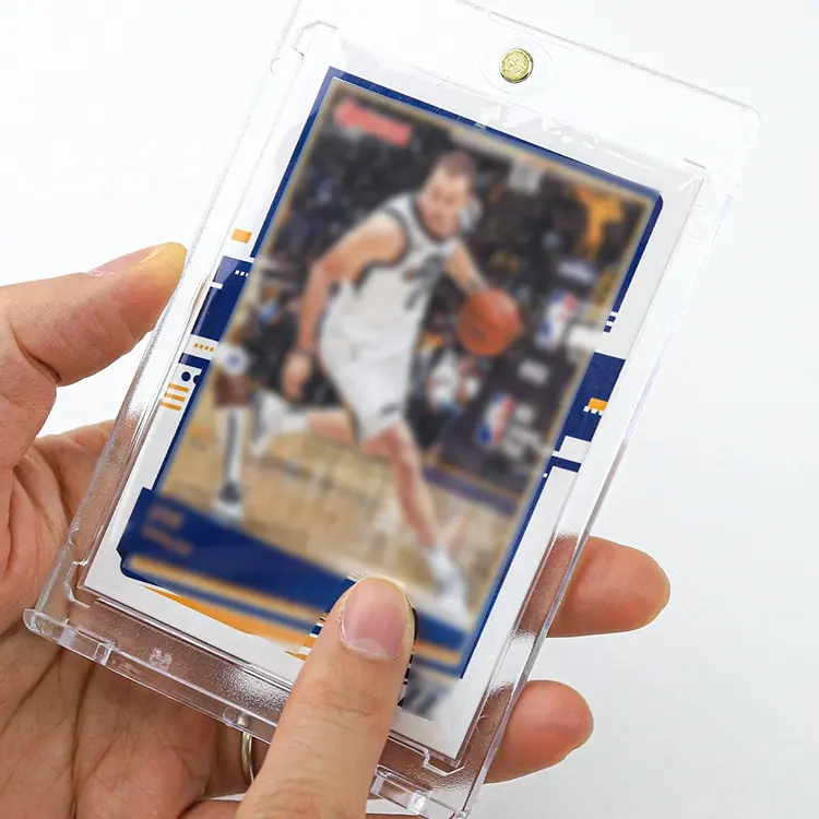 UV 저항 투명 하드 카드 슬리브 아크릴 표준 크기 스포츠 카드 용 방수 마그네틱 트레이딩 카드 홀더