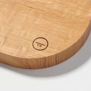 Plateau de service en bois de chêne avec coins arrondis, Assiette en bois, Planche de service Accessoires d'espace de travail faits à la main | Affiné | - Product Image 5