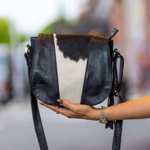 Nouveaux sacs bandoulière en cuir véritable avec boutons-pression en fourrure de vache, faits à la main, style bohème occidental, élégants pour femmes, taille idéale, sacs à bandoulière - Product Image 1