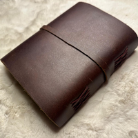 Cahier de sorcière à couverture souple en cuir fait à la main avec serrure et clés Grimoire céleste et livre de sorts Wiccan gothique