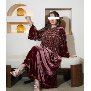 Robe Kaftan de Luxe en Velours Brodé pour Mariée, Abaya Bordeaux Ornée à la Main avec Imprimé Floral Perlé, Robe de Bal Maxi 100% Soie - Product Image 4