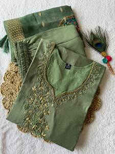 Grand ensemble élégant et droit de pantalon Kurti Dupatta Collection ethnique indienne opulente pour la vente en gros B2B et les cadeaux d'entreprise - Product Image 2