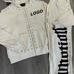 Survêtement de luxe personnalisé orné de strass, conçu avec des œuvres d'art en cristal scintillant, doublure douce et silhouette contemporaine - Product Image 5