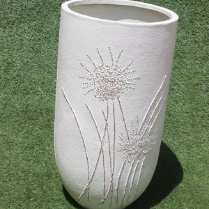 Maceta Redonda Artesanal de FRP, Blanca y Beige, Duradera y Ligera para Hogar y Oficina - Product Image 1