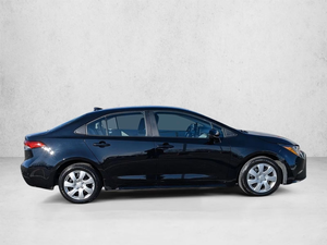 Sedán Usado Certificado de la Mejor Calidad 2024, Modelo LE, Motor de 4 Cilindros, Caja de Cambios CVT, Acabado Negro Medianoche - Product Image 3