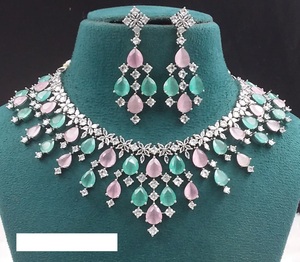 Conjunto de joyería de collar y pendientes de AD Premium perfecto para bodas, festivales, fiestas, trajes nupciales y ropa de moda étnica - Product Image 5