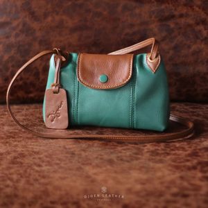 Sac Hobo à carreaux et rayures tissés à la main Solstice avec bandoulière en cuir véritable Pochette à bandoulière artisanale d'Indonésie - Product Image 4