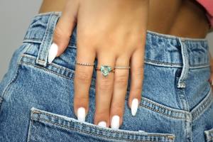 925 Sterling Silver Femmes Fine Jewelry Anneaux Populaire Simple Conception Bleu Topaze À Facettes Triangle Gemstone Griffe Mariages Fêtes - Product Image 3