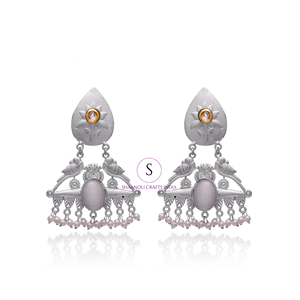 Pendientes hechos a mano de plata oxidada Jhumkas Pendientes chapados en oro Mujeres y niñas para fiesta de boda y ropa Haldi - Product Image 3