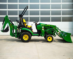 Tractor de un solo eje John Deere 1025R con retroexcavadora y cortacésped, motor Cummins de 22 HP, usado, con bomba de motor y caja de cambios para informes. - Product Image 5