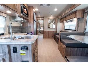 Autocaravana Familiar de Lujo Odyssey 30Z 2023 Usada, ENTEGRA COACH, Emisión Euro 5, Capacidad para 4-6 Pasajeros, Horno Microondas, Cocina - Product Image 3