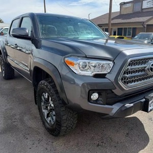 Toyota Tacoma 2017, véhicule d'occasion haut de gamme avec support OEM personnalisé - Product Image 3