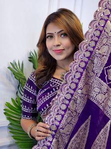 ชุดส่าหรีผ้าไหมเนื้อนุ่มบริสุทธิ์จากนักออกแบบชาวอินเดีย - Product Image 3