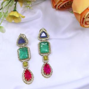 ต่างหูทองเหลืองชุบเงินประดับเพชร CZ ดีไซน์หรูหราทันสมัยสำหรับงานแต่งงานของผู้หญิง - Product Image 2