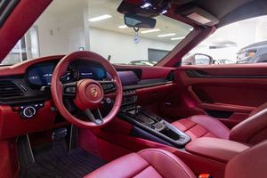 Porsche 911 Targa 4 GTS Cabriolet AWD 2024 d'occasion, conduite à gauche - Product Image 2