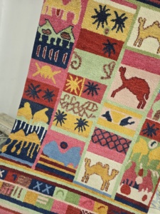 พรมเบอร์เบอร์โมร็อกโกถักด้วยมือที่มีชีวิตชีวามีลวดลายเรขาคณิตอูฐบ้านและดาว - Product Image 4