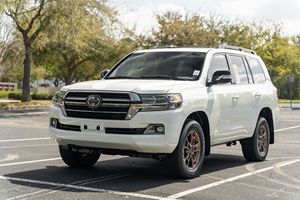 Cruiser Heritage Edition 2021, moteur V8 de 5,7 litres, transmission intégrale, série 200, année finale - Product Image 2