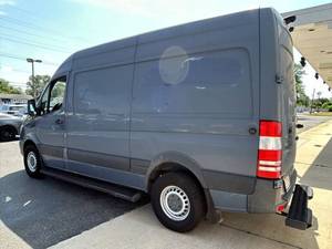 Mercedes-Benz Sprinter 2500 4x2 3 portes 144 pouces 2020 Fourgon utilitaire WB Turbo FWD avec sièges en cuir, conduite à gauche, intérieur sombre, ACC, à vendre - Product Image 3