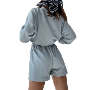 Sudadera de manga larga con cuello redondo y logotipo personalizado de primavera, conjunto de chándal corto de algodón para mujer, servicio OEM - Product Image 3