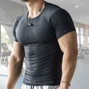 Camiseta OEM de alta calidad para hombre, camiseta de entrenamiento de gimnasia, colores personalizados, diseño estampado de punto, transpirable, secado rápido, poliéster, algodón, Pakistán - Product Image 2