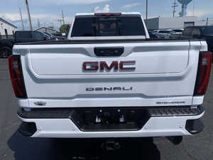 GMC Sierra 2500HD Denali Crew Cab 4WD 2024, boîte de vitesses automatique, caméra arrière, moteur intelligent, 8L, porte-bagages en aluminium - Product Image 5