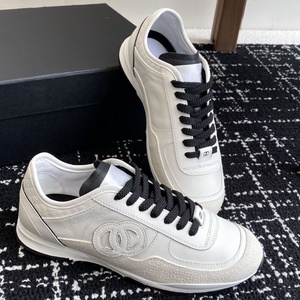 Chaussures de sport décontractées pour femmes de qualité supérieure, série CC, blanches, respirantes, à lacets, à semelle plate, confortables, fabriquées sur mesure - Product Image 1