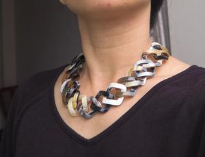 Collar de Lujo Hecho a Mano con Cuerno de Búfalo, Joyería Natural y Sostenible para Mujer, Alta Calidad - Product Image 6