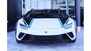 Voiture de sport d'occasion 2024 haute performance, 4.1-6L V8, coupé, transmission automatique, transmission intégrale, cuir premium, toit ouvrant panoramique - Product Image 4