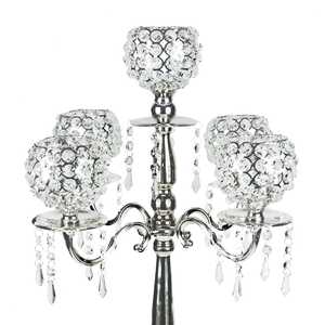 Lujosos candelabros de 5 brazos en diseño Redondo de cristal de aluminio plateado para eventos en casa, Decoración de mesa de boda hecha de Metal - Product Image 2