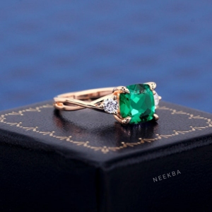 7*7mm Coussin Cut Lab-Grown Emerald 14K Solid Rose Gold Ring Trois Pierre Split Shank Ring Coussin Cut Solitaire Ring - Product Image 1