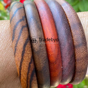 Brazaletes de madera teñidos de color para minoristas Boho estampados étnicos vibrantes de Tradebyd - Product Image 1