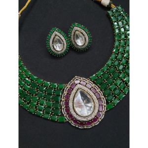 Conjunto de collar de gargantilla de piedra verde de diseñador con colgante de lágrima Kundan y pendientes a juego joyería tradicional para mujer - Product Image 3