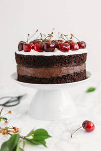 <b>Cake</b> Stand Customizable Shiny <b>Wooden</b> <b>Cake</b> Stand Round Shape for <b>Cakes</b> - Product Image 3