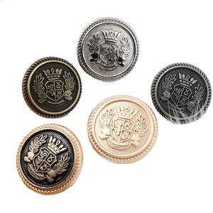 Botones de metal 2024 de nuevo diseño OEM hechos a medida Material de alta calidad con colores y tamaños personalizados Nuevos botones de metal con estilo - Product Image 4