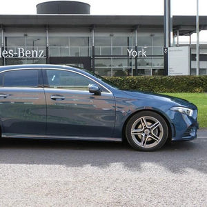 Norme d'émission Euro VI d'occasion Pneus R20 Nouvelle voiture électrique Boîte de vitesse automatique FWD Cuir foncé clair Caméra arrière intérieure Diesel - Product Image 1