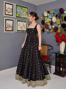Ensemble Anarkali noir brodé pour femme Unity Luxure avec dupatta - Un ensemble composé d'un haut long et d'une jupe longue jusqu'aux chevilles - Product Image 3