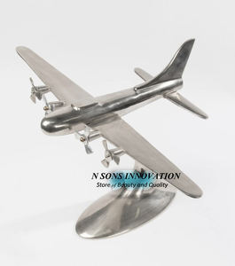 โมเดล B17สำหรับตกแต่งบ้านทำจากอลูมิเนียมสีเงินพร้อมขาตั้งที่เข้าคู่กัน - Product Image 1