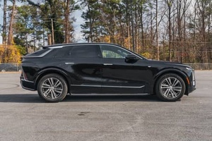 Portaequipajes Metálico Automático para Cadillac Lyriq 2023 con Asientos de Cuero, Batería de Litio y Características Premium - Product Image 4