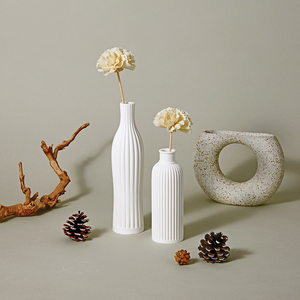 Diffuseur en céramique Mon Aroma 200 ml, motif vase en porcelaine pour l'aromathérapie à domicile - Product Image 1