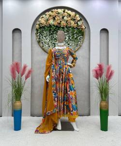 Elegante vestido de novia Kanchipuram con estampado de cuadros tradicionales y vestido de fiesta de seda con bordado Zari intrincado - Product Image 6