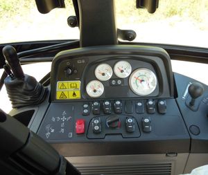 Chargeurs frontaux Caterpillar 420E d'occasion pour chargeuses-pelleteuses CAT 420F2 avec équipement de machinerie à charge nominale de 8 tonnes - Product Image 4