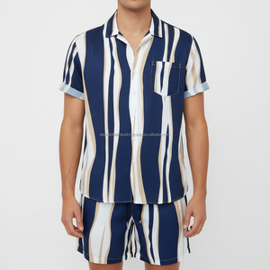 Conjunto de Pantalones Cortos Estampados Personalizados para Hombre - Diseño de Ondas Abstractas en Azul y Marrón, Atuendo Casual de Verano de 2 Piezas - Product Image 3