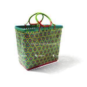 Bolsa de plástico tejida PP hecha a mano al por mayor, bolso de moda de estilo vintage, bordado de plumas con borlas, artesanías de Vietnam - Product Image 1