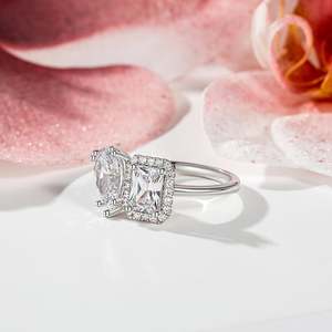 Anillo Jeulia Toi Et Moi con Dos Piedras en Forma de Halo, Esmeralda y Corte Pera en Oro Rosa de 18K - Product Image 6
