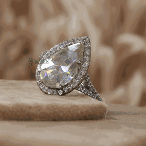 4 CT de pera blanca y diamante de corte redondo solitario con estilo de acento Juego de puntas anillo de bodas - Product Image 1