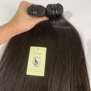 Tissage en lot brésilien naturel lisse et soyeux, Extension de cheveux 2023 naturels - Product Image 2