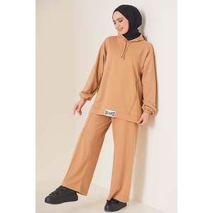 Equilibrio Carta Bordado Con Capucha Camel 2 Piezas Set - Product Image 1