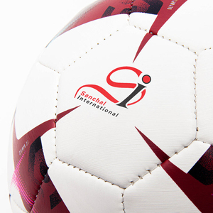 Balón de Fútbol de Entrenamiento y Competición para Adultos de Alta Calidad, PU/PVC 2024, con Color y Logotipo Personalizados, Diseño Impermeable - Product Image 4